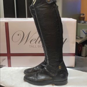 Tuff rider tall riding boots. Sz6 Xs calf